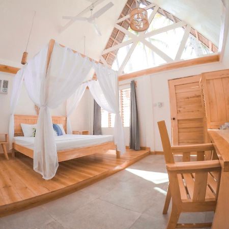 Bermuda Triangle Bungalows シキホール エクステリア 写真